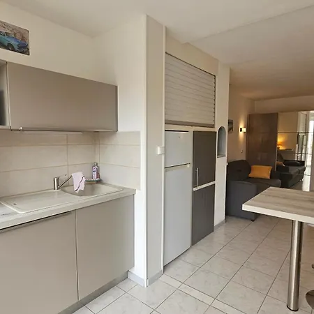 Grand Renove Avec Terrasse Et Clim ! Agde