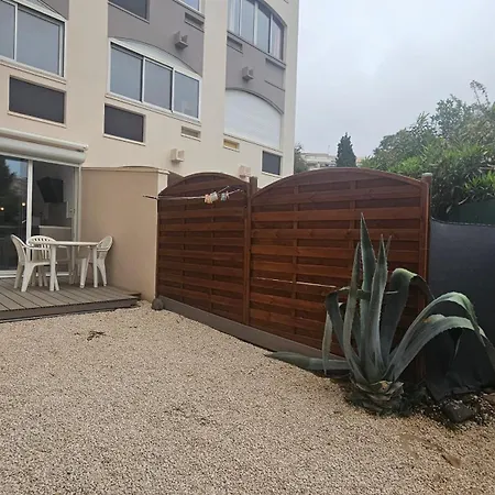 Grand Rénové Avec Terrasse Et Clim ! * Agde